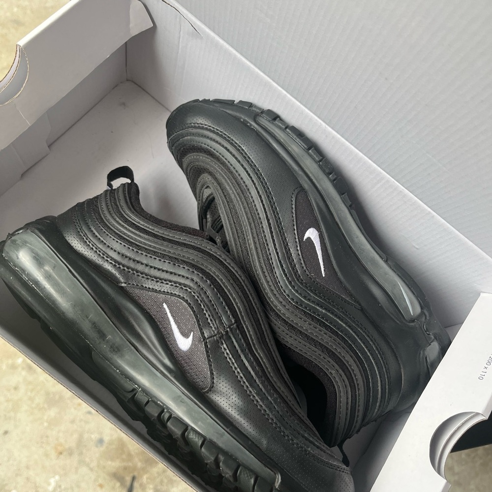 Nike Women’s Black Air Max Sneakers